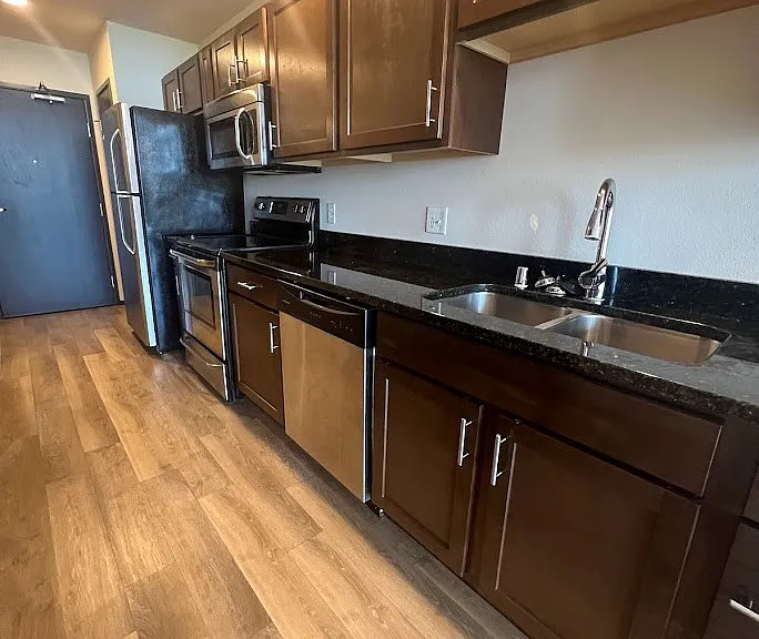 Galaxie High Rise Apartments — Photo 15