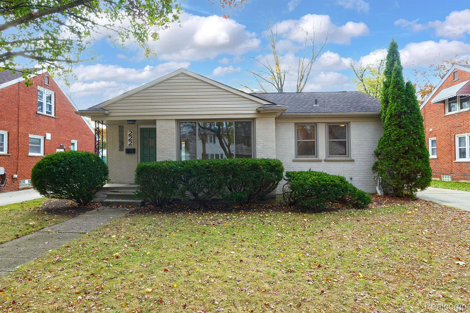 222 Woodlawn Ave photo 1