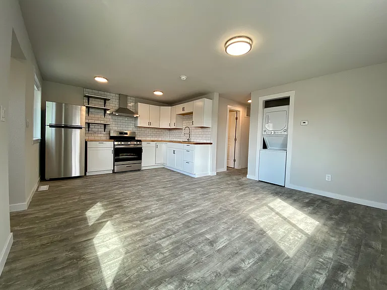 1033 Juneau St #1033 — Photo 1