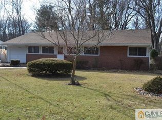 7 Cranston Rd, Kendall Park, NJ 08824