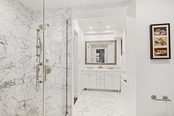 Sold by Compass | media 21