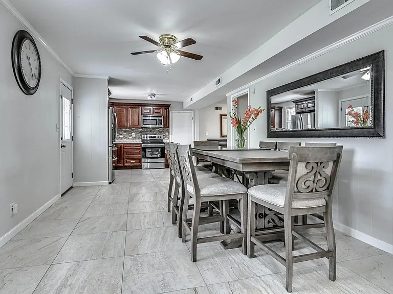 655 Harding Pl — Photo 16