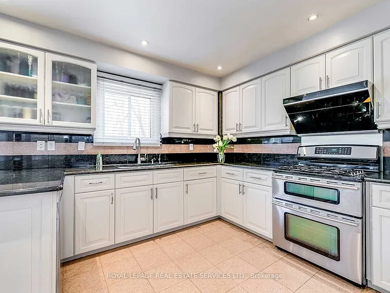 1447 Clearview Dr — Photo 11