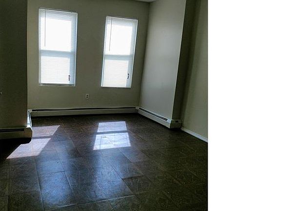 5th image of 600 W Annsbury St