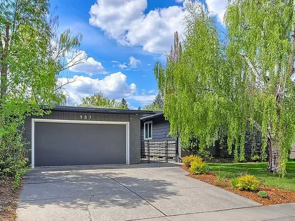 907 E Kerfoot Cres SW, Calgary, AB T2V 2M8