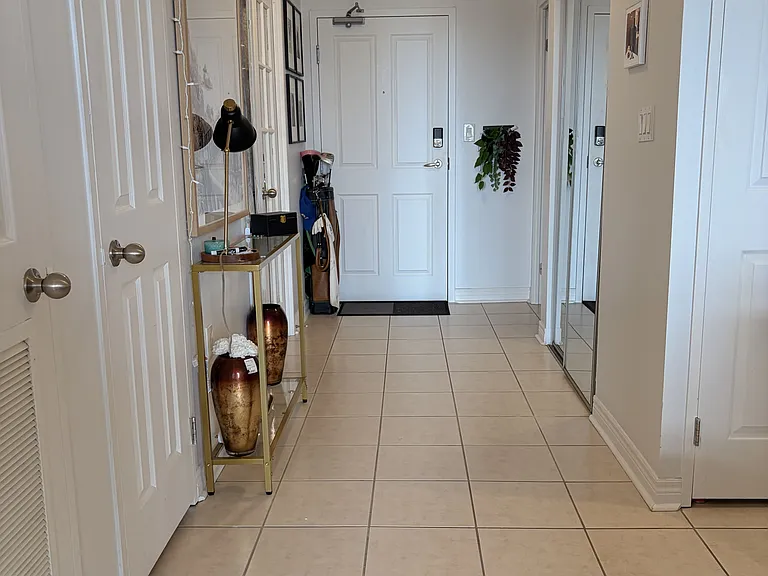 353 Commissioners Rd W #915 — Photo 5