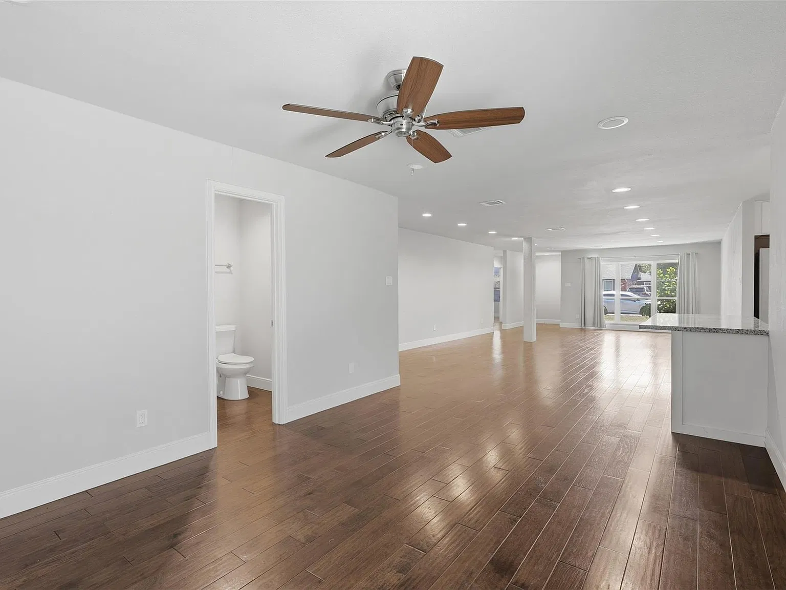 3 bed, 2.5 bath, 2213 sqft, $4,200 — Photo 4