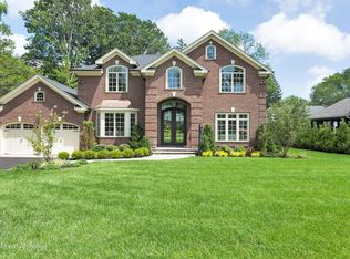 66 Dorchester Dr, Manhasset, NY 11030