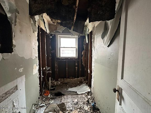 2nd image of 1624 Hemlock Ct