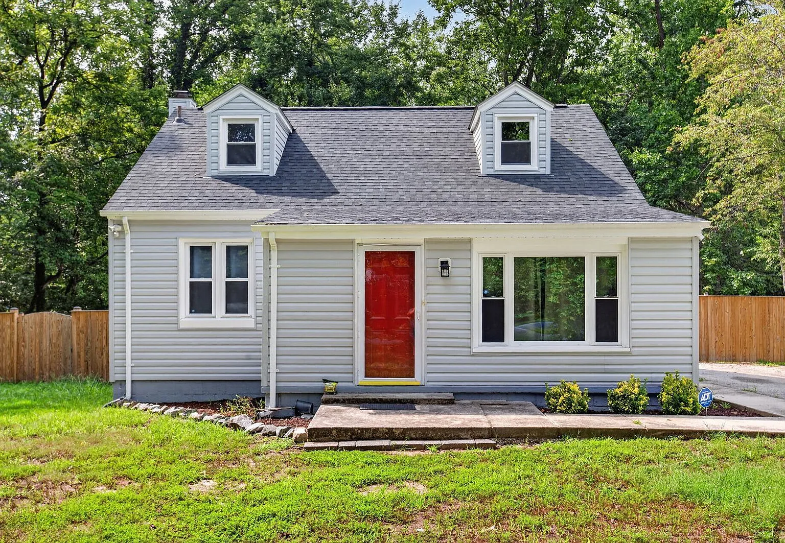 4 bed, 1.0 bath, 1462 sqft, $3,000 — Photo 1