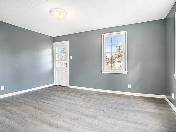 4th image of 1243 Territorial Rd W