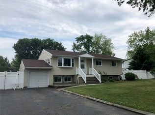 40 Yale St, Pt Jefferson Station, NY 11776
