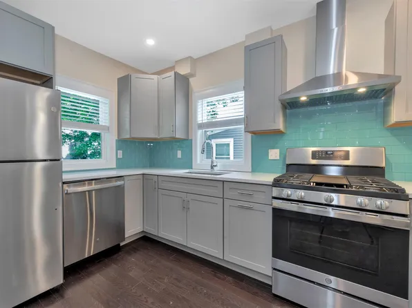 61 4th St #1, Medford, MA 02155