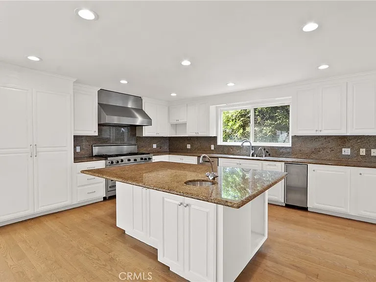 7908 W 81st St — Photo 9