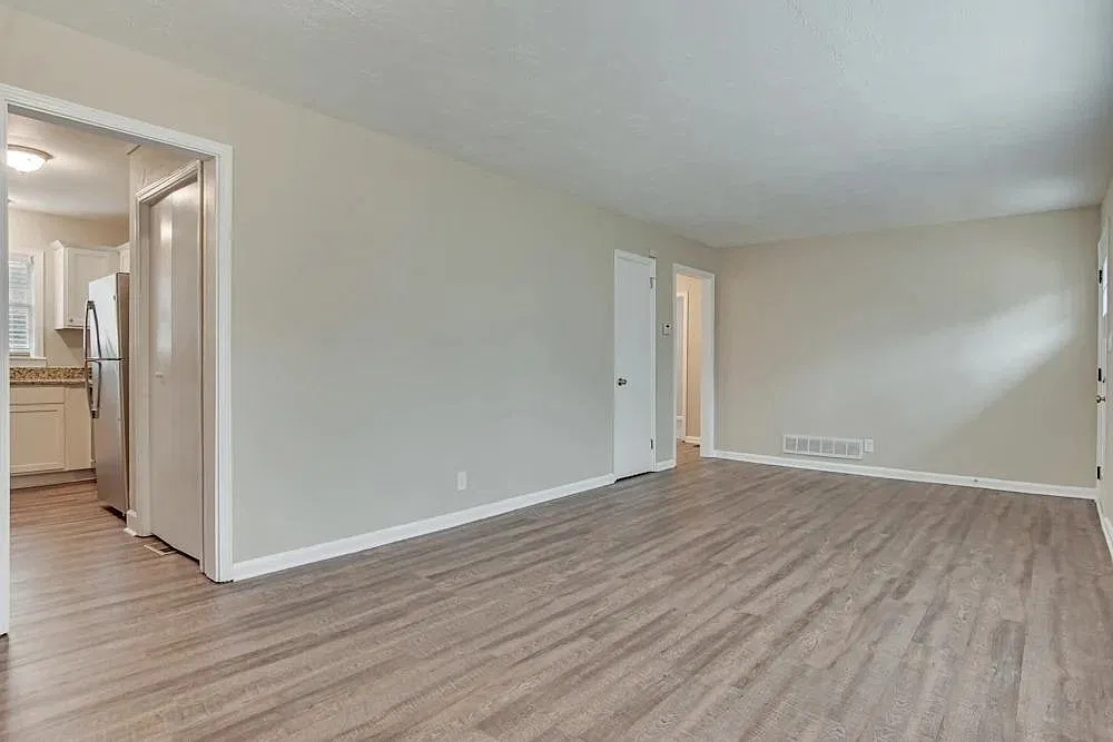 4 bed, 2.0 bath, 1014 sqft, $1,100 — Photo 3