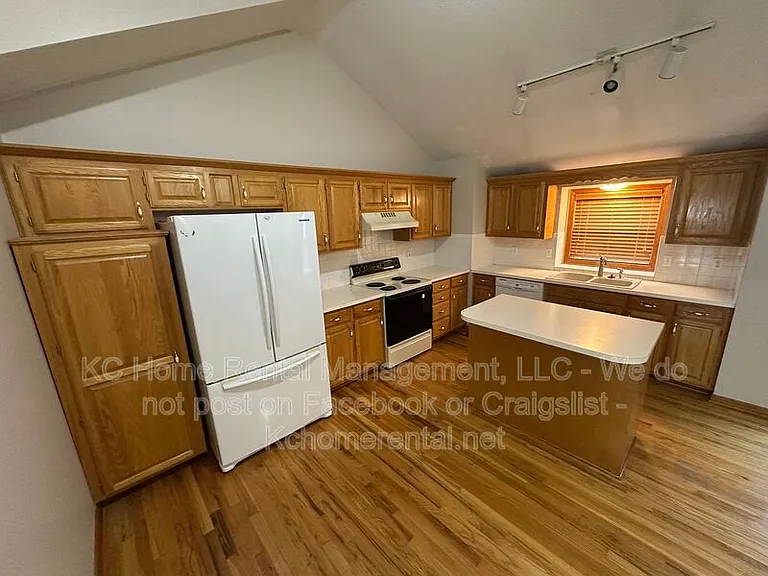 1224 SE Princeton Dr — Photo 6