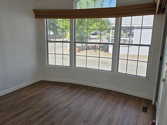 4th image of 29 S Main St #40