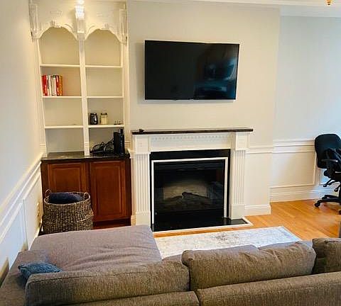 2nd image of 65 Baldwin St #3