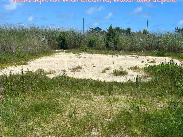 1060 Beach Front Dr, Gilchrist, TX 77617