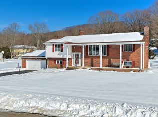 90 Rolling Ridge Rd, Hamden, CT 06518