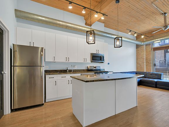 4th image of 2333 W Saint Paul Ave APT 217