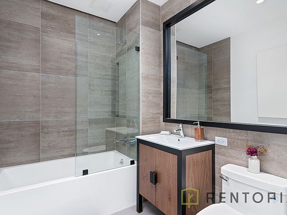 5th image of 1134 Fulton St #526