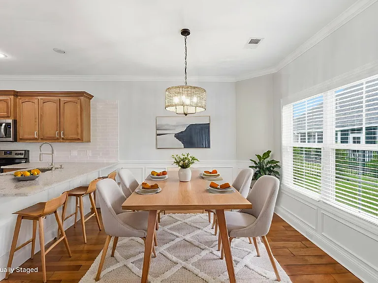 2101 Eureka Way — Photo 3