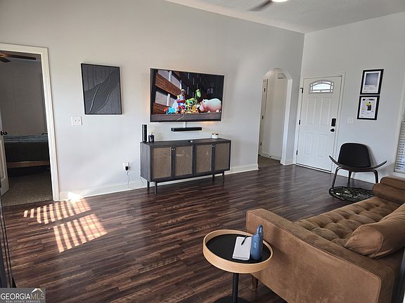 4th image of 216 Winsted Ct