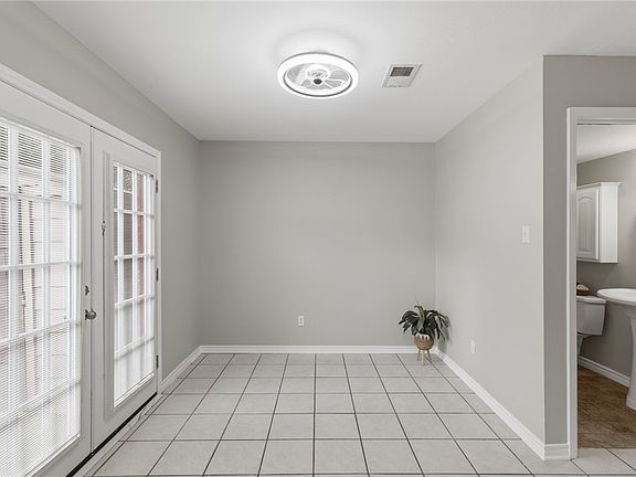 4th image of 1904 Dartmouth St APT R6