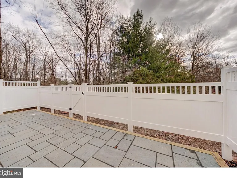 616 Pebble Creek Ct — Photo 24