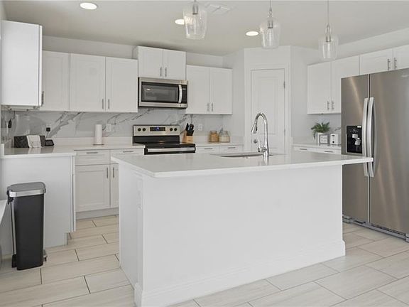 3rd image of 16 Alicante Ct