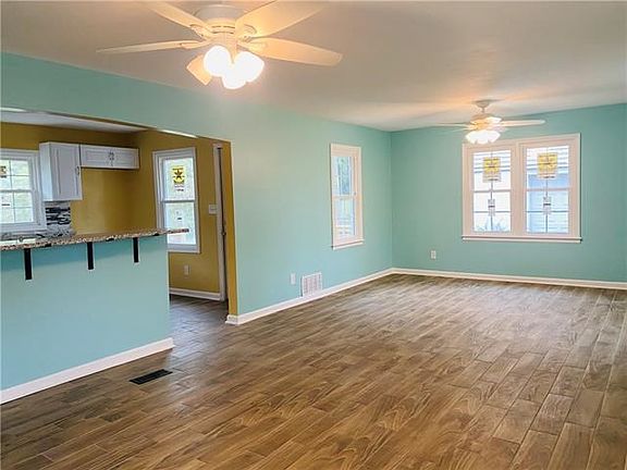 3rd image of 3823 Greeley Ave