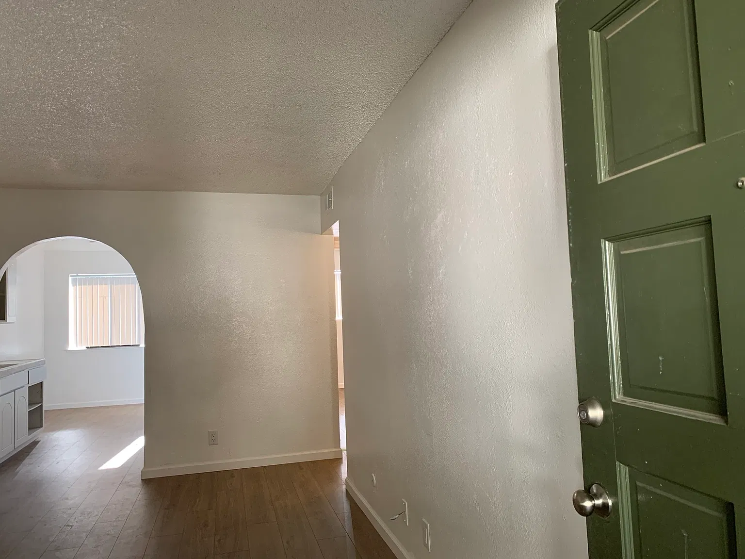2 bed, 744 sqft, $1,600 — Photo 2