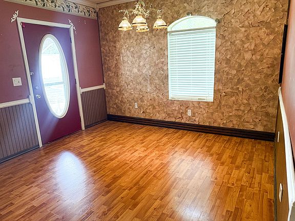 2nd image of 108 Sunset Cir