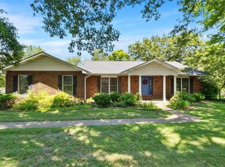 51 Cheshire Dr, Maryville, IL