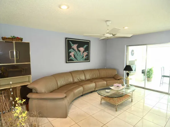 357 Bennington Ln, Lake Worth, FL 33467