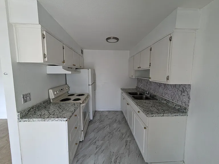 140 Minna Ln #202 — Photo 3