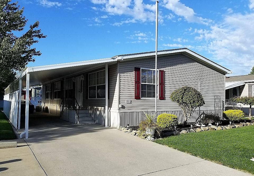 1st image of 303 Pin Oak Cir