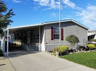 303 Pin Oak Cir, Elyria, OH 44035