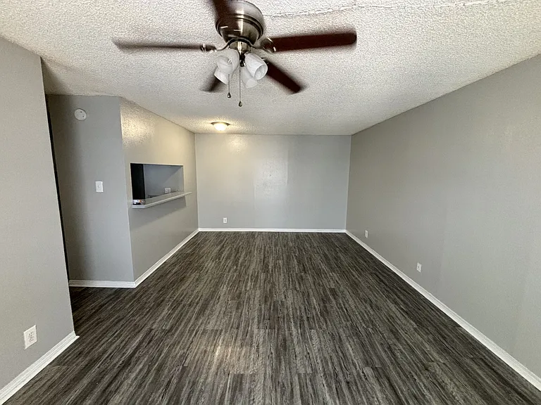 Edinburg Place Apartments — Photo 21