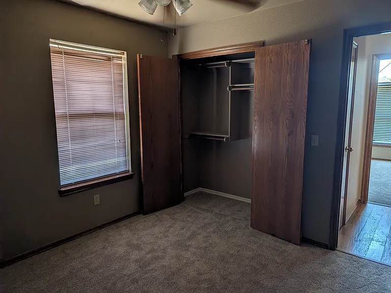 2813 Victoria Dr — Photo 13