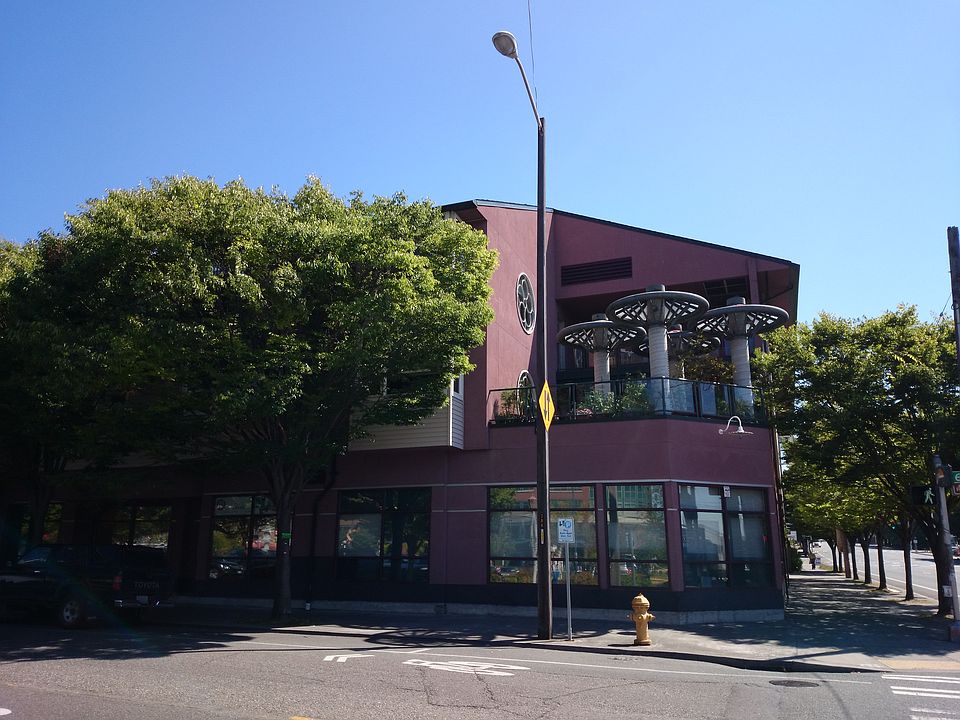 2nd image of 718 6th Ave S