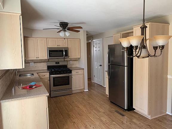 3rd image of 104 Bunker Hill Ct
