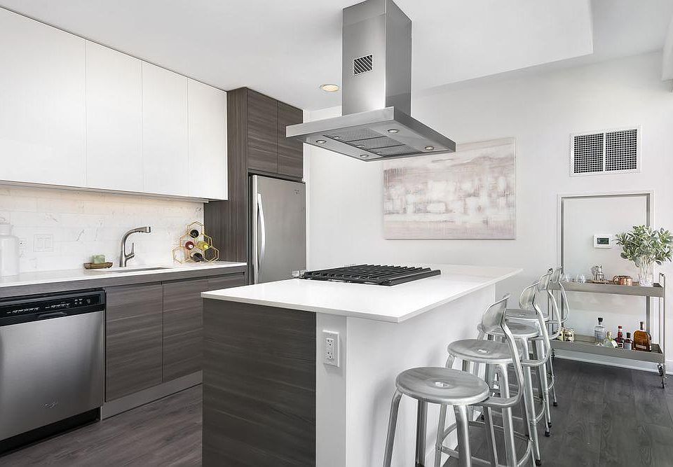 1st image of 222 W Hubbard St #1904