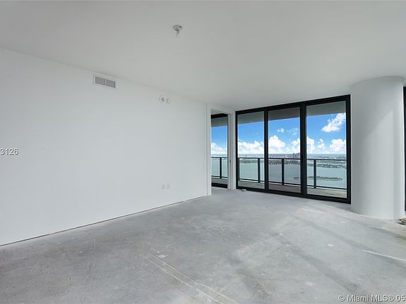 3rd image of 652 NE 32nd St #4902