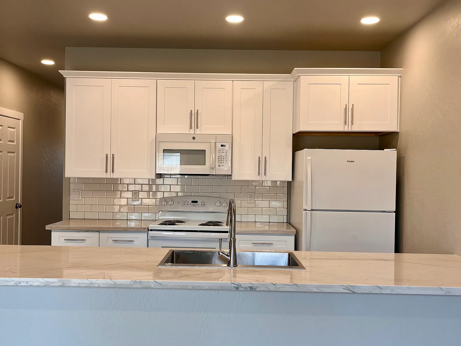 2683 Elliott Ave — Photo 2