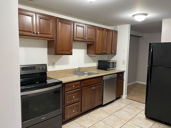 2nd image of 5 Park Lane Ct #5
