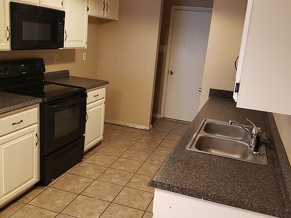 2nd image of 706 Southoak Dr