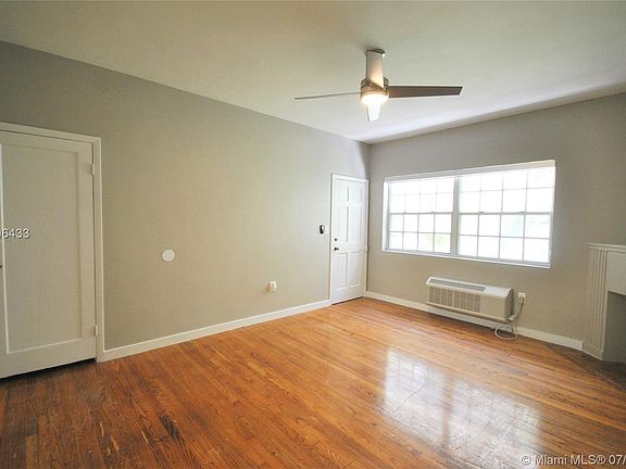 3rd image of 1336 Pennsylvania Ave #1
