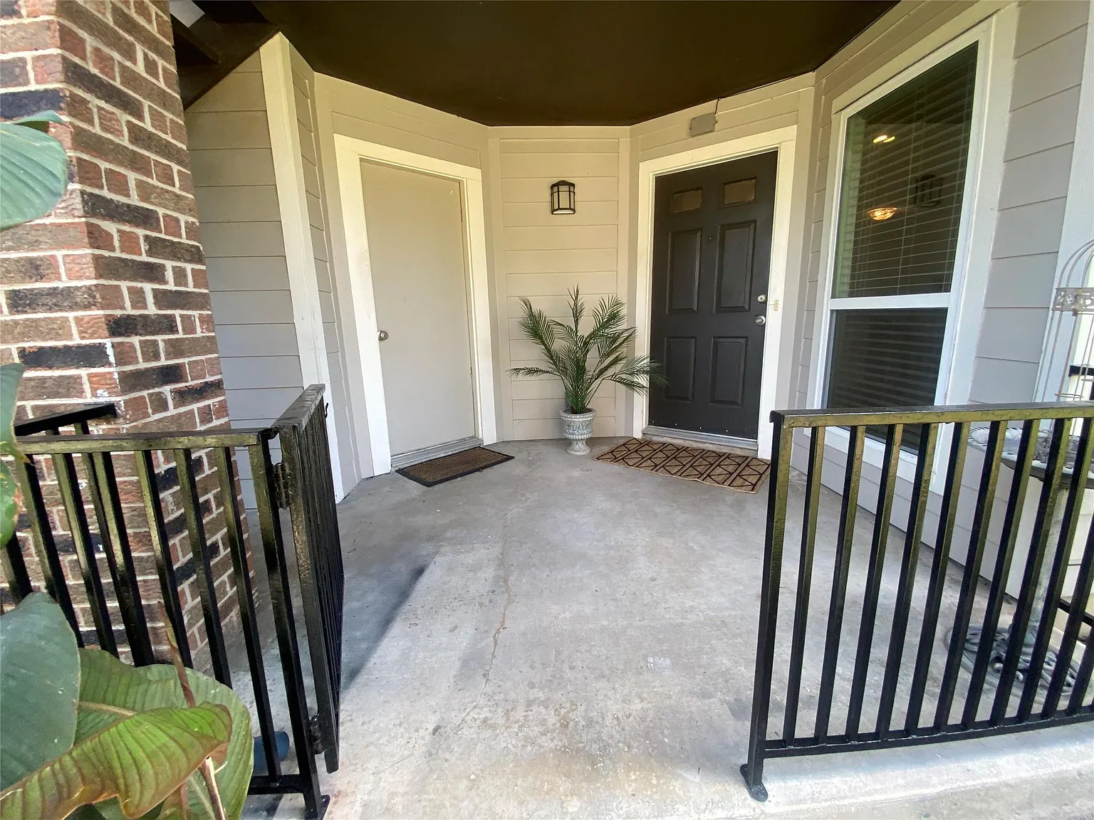 2 bed, 2.0 bath, 952 sqft, $1,295 — Photo 2